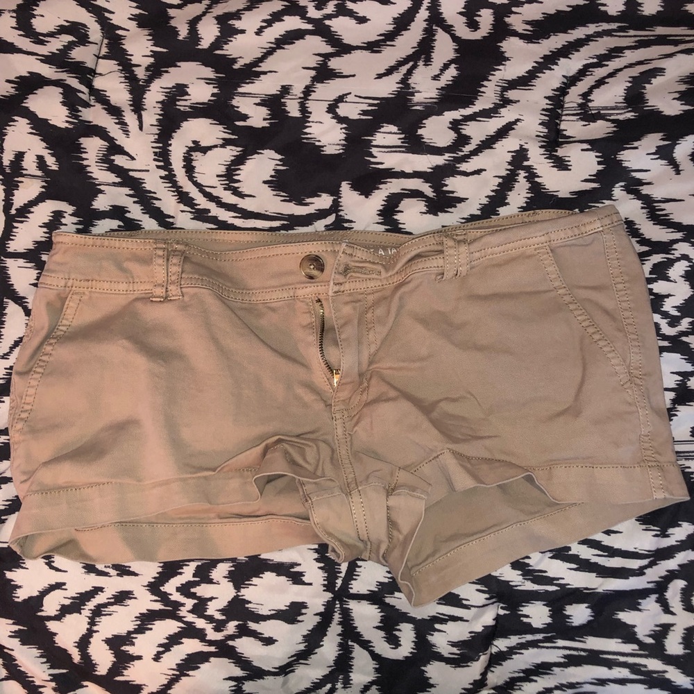 Khaki short shorts